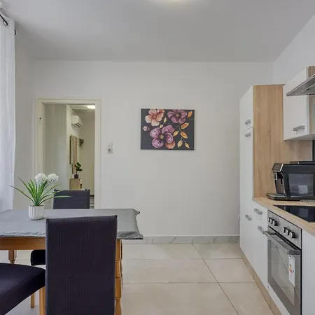 Lovely Townhouse - Happy Apartmán *