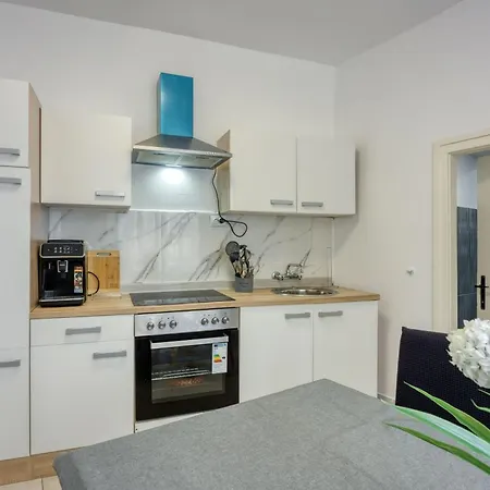 Lovely Townhouse - Happy Rentals Pula