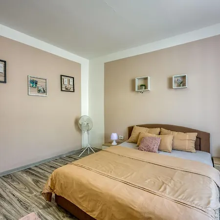 Lovely Townhouse - Happy Rentals Apartment *