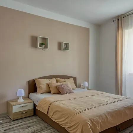 Lovely Townhouse - Happy Rentals Pula