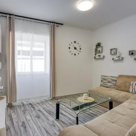 Apartment Lovely Townhouse - Happy Rentals Pula