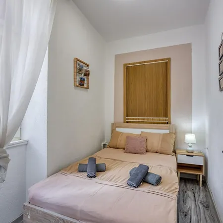 Lovely Townhouse - Happy Rentals Apartment Pula