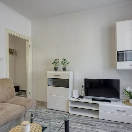 Apartment Lovely Townhouse - Happy Pula